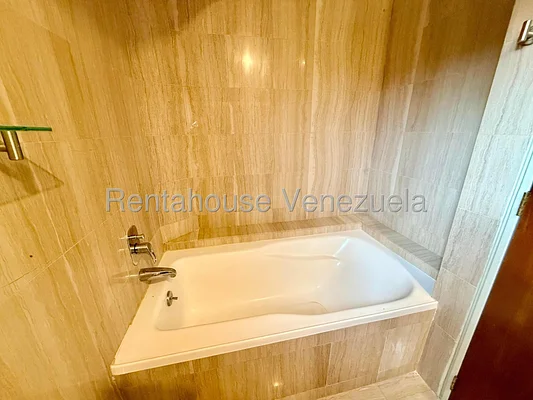 apartment (1 Level) for sale in Lomas de La Lagunita, Distrito Metropolitano - Image 16