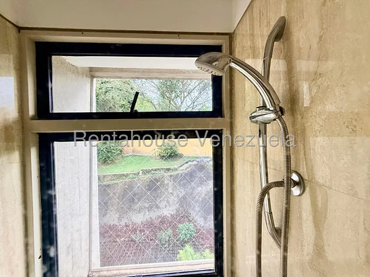 apartment (1 Level) for sale in Lomas de La Lagunita, Distrito Metropolitano - Image 17
