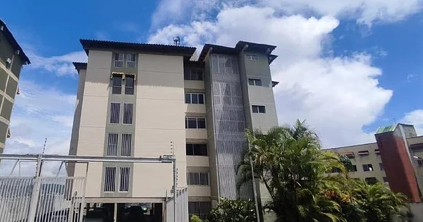 PENT HOUSE UPDATED TERRAZAS DE SANTA INÉS, IN LOW DENSITY BUILDING! - Avenida La Colina Edificio Palmas Reales, 1080 CCS - 4 beds apartment for sale