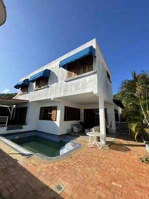 house in Urb Paraíso