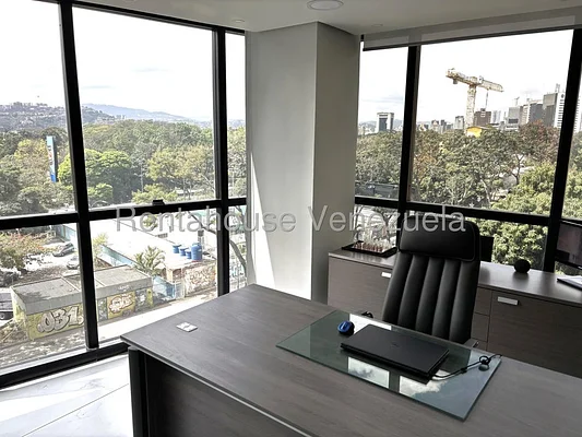 Commercial (office) for rent in Los Dos Caminos, Distrito Metropolitano