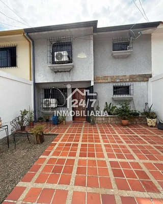 Beautiful house for sale Urb San Francisco