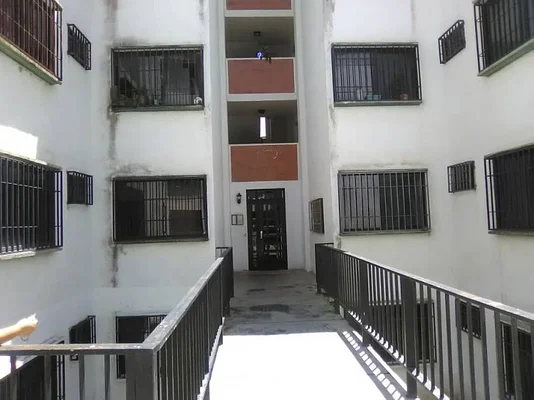 Selling apartment in villa ground floor Los Teques - Image 3