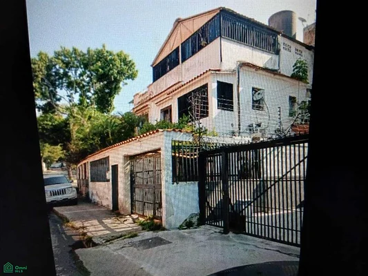 House with Commercial Potential in Bello Monte, 184 m² to Remodel - Calle Baruta N° 3 Amira, 1090 CCS - Commercial premises for sale