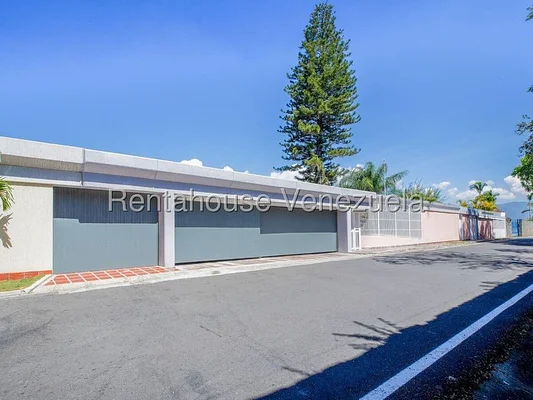 house (Multi-Level) for sale in Cerro Verde, Distrito Metropolitano - Image 2