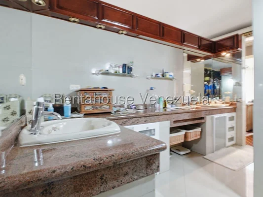 house (Multi-Level) for sale in Cerro Verde, Distrito Metropolitano - Image 18