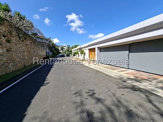 house (Multi-Level) for sale in Cerro Verde, Distrito Metropolitano - Image 1