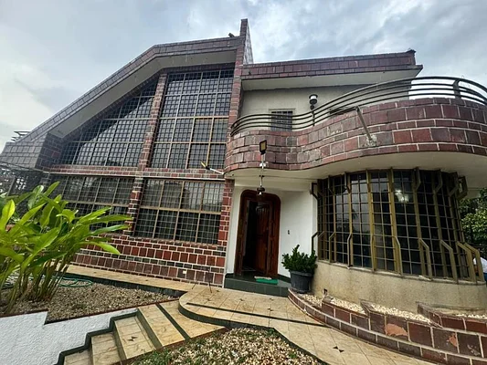 house villa for sale, 2 Levels. Lomas del Este Valencia Carabobo