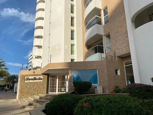 Beautiful and updated apartment ready to move in.