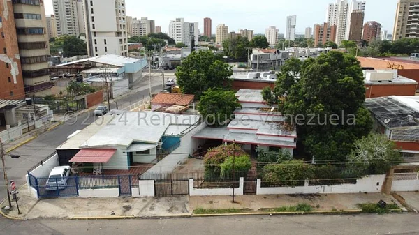 house for sale with commercial potential, La Lago.