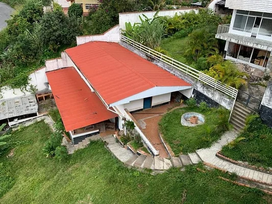 Excellent house for sale Club Hipico Los Teques, ideal for inn, nursing home, school