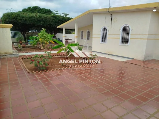 house FOR SALE LOS CORTIJOS SAN FRANCISCO VENEZUELA API 8623