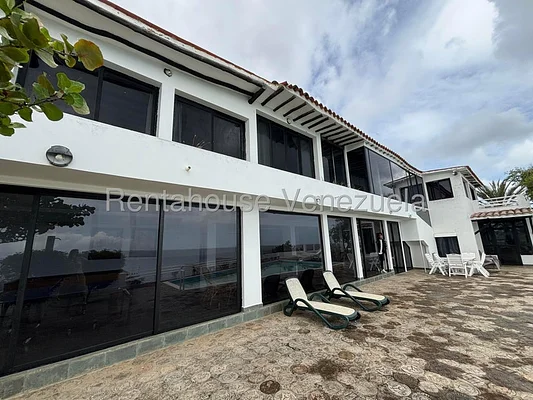 house (Multiple Levels) for sale in Juangriego, Nueva Esparta