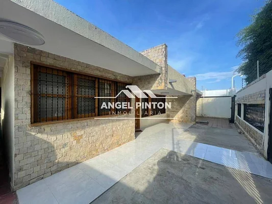 house villa WITH swimming pool for sale CANTA CLARO MARACAIBO VENEZUELA API 8701