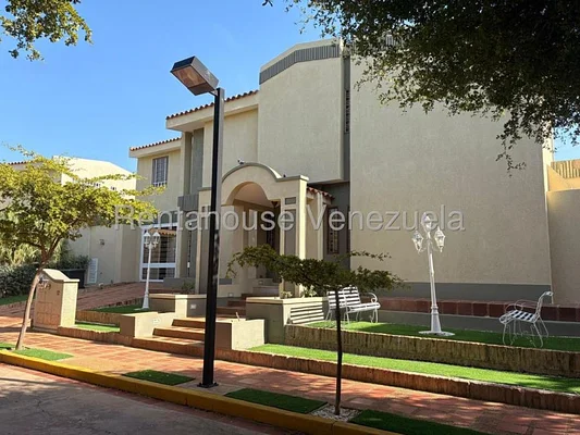 SALE OF townhouse IN VILLA ANTANONA..KAREMBERNAL