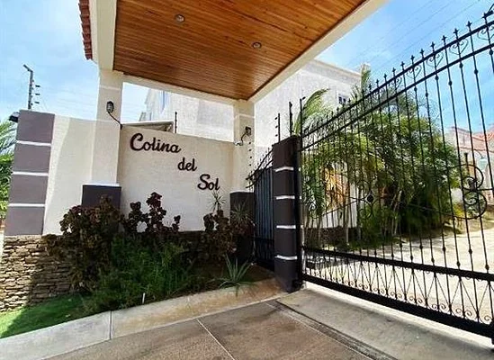 Townhouse in Gated Community, American Style - Principal Colina del Sol, 6316 Maneiro Municipality - 3 beds apartment for sale