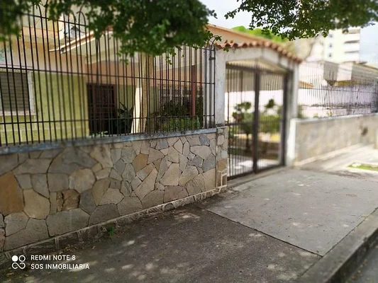 Strategic house on Calle Fermín, Porlamar