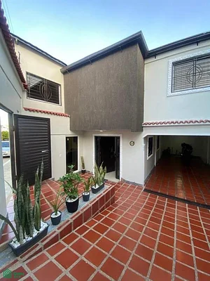 Avant-garde and Elegance in Samanes de Betania I. DG - Calle Norte, 1210 Charallave - 4 beds house for sale