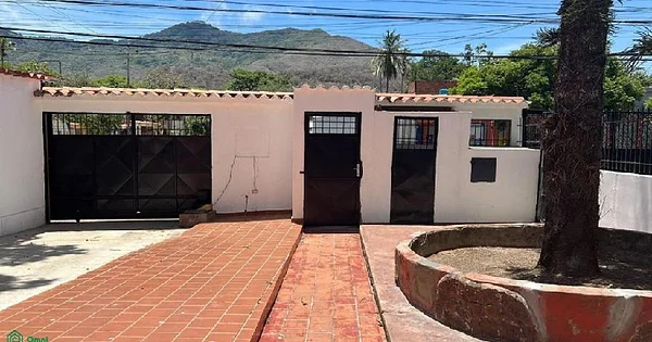 Opportunity: in Asuncion 3 homes with plot of land at street level - calle principal de santa isabel sin nuemero, 6311 La Asuncion - 6 beds house for sale