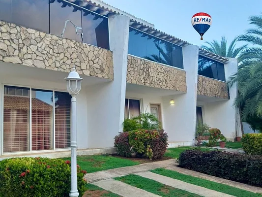 townhouse for sale, Conj Jardines De Guayamury, El Salado, Antolín, Isla De Margarita. - Inmuebles Margarita - 2 MIL - Image 1
