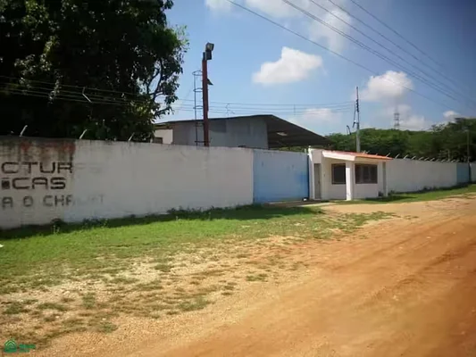 Sale of Land and Industrial Warehouse in La Raiza Santa Teresa Charallave - Carretera Nacional Km 16 La Raiza La Raiza, 1215 Santa Teresa del Tuy - Commercial premises for sale