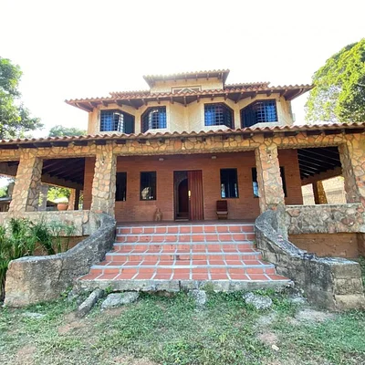 Your Dream Retreat in Paraguachí: Nature, Comfort, and Proximity to the Beaches