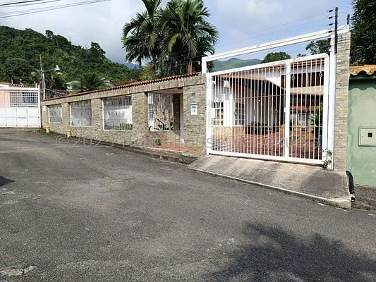 house comfortable and spacious generates income in El Limón 25-16199