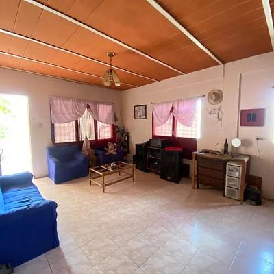 A Family Oasis in La Guardia: Your Ideal Home Awaits house 2 Levels
