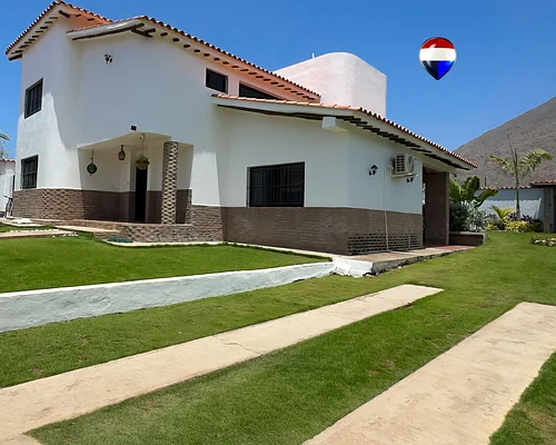 house of 2 Levels With swimming pool, for sale, In Sabana de Guacuco, Nueva Esparta, Isla de Margarita, 754 mt2, 3 Hab y 4 bathrooms - Inmuebles Margarita - 2 MIL