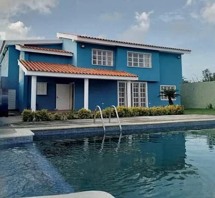 Spacious house just 200m from Juan Griego Bay