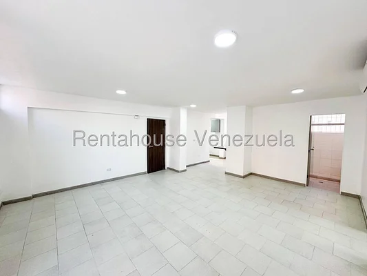 Dining area adjacent to kitchen