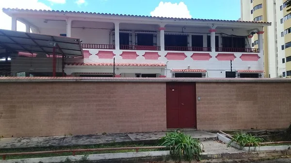 for sale house-villa in La Trigaleña with land. Excellent opportunity for commercial project