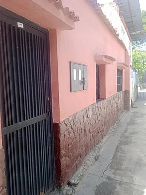 house + annexes in Guarenas 7 bedrooms 4 bathrooms for sale