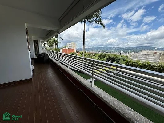 Remodeled apartment with city view, in Altamira Norte - Décima Transversal Conjunto Residencial Vill, 1060 CCS - 4 beds apartment for sale