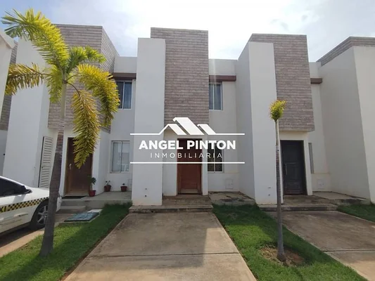 API 110822 townhouse for sale VILLA SAN DIEGO MARACAIBO OBRARA EN GRIS $20,000