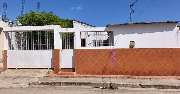 HOUSE FOR SALE COTOPERIZ SECTOR - Av Ppal Cotoperiz, 6320 Capital Díaz - 3 beds house for sale