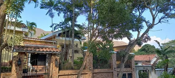 EDIFICA GRUPO INMOBILIARIO Sells house in Urb. la Entrada 2 Naguanagua - CAV171072