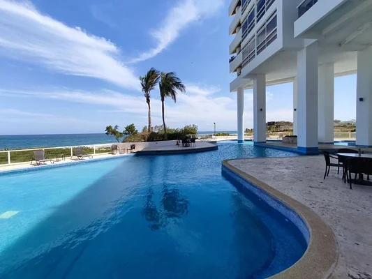 Beautiful apartment with ocean view and private access to Playa Moreno
