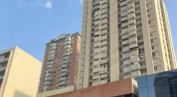 Commercial Premises for Sale La Candelaria: Where capital does not wait - Ave Urdaneta Edificio URAPAL, 1011 Caracas - Commercial premises for sale