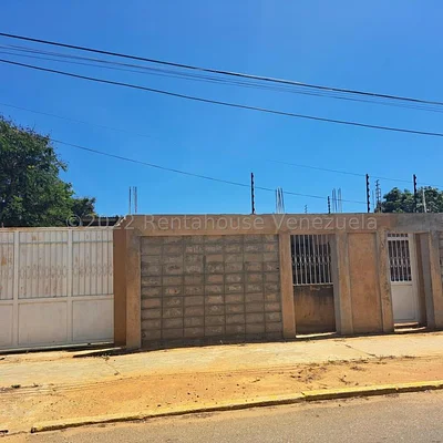 23-5378 SALE OF house IN LA TRINIDAD WITH WAREHOUSE..KAREM BERNAL