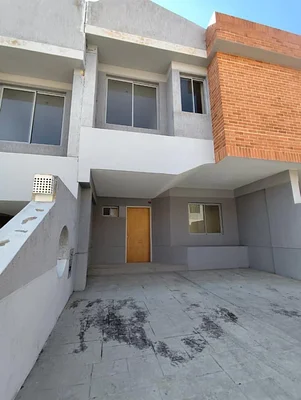 TOWN HOUSE IN GRAY SHELL WITH EXCELLENT LOCATION IN RESIDENCIAS SANTA CRUZ SAN DIEGO.