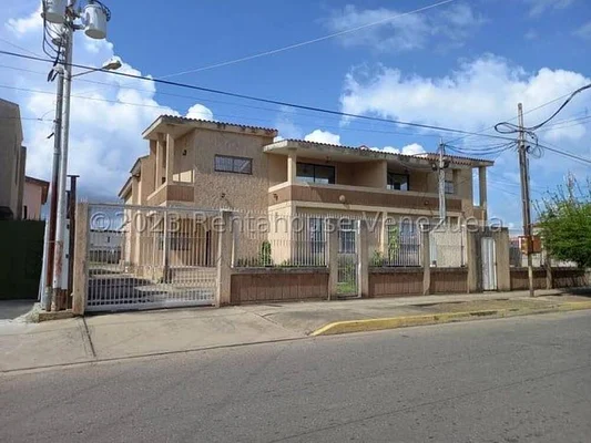 for sale spacious house on two floors located in the city center