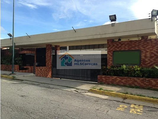 For sale house 400m2 4h+s/4.5b+s/3p Los Naranjos 6142 - US$230,000 USD