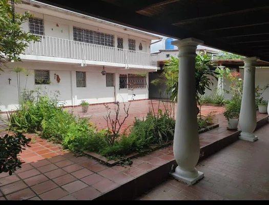 For sale house Colinas de Carrizal remate 5 hab two levels