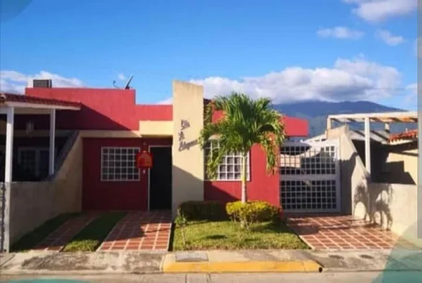 house in Guatire 3 beds 4 bathrooms for sale