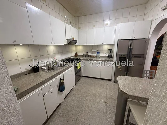house (Multiple Levels) for sale in Guaicaipuro, Distrito Metropolitano