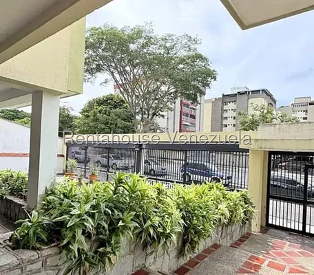 apartment (1 Level) for rent in Cumbres de Curumo, Metropolitan District - Image 11
