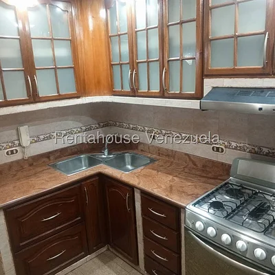 apartment (1 Level) for rent in Cumbres de Curumo, Metropolitan District - Image 4