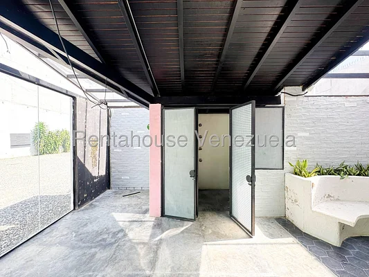 Storage warehouse space