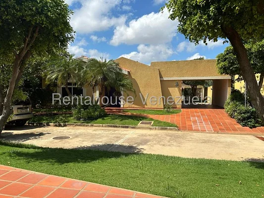 house FOR SALE CAMINOS A LA LAGUNITA MARACAIBO VENEZUELA 080560
